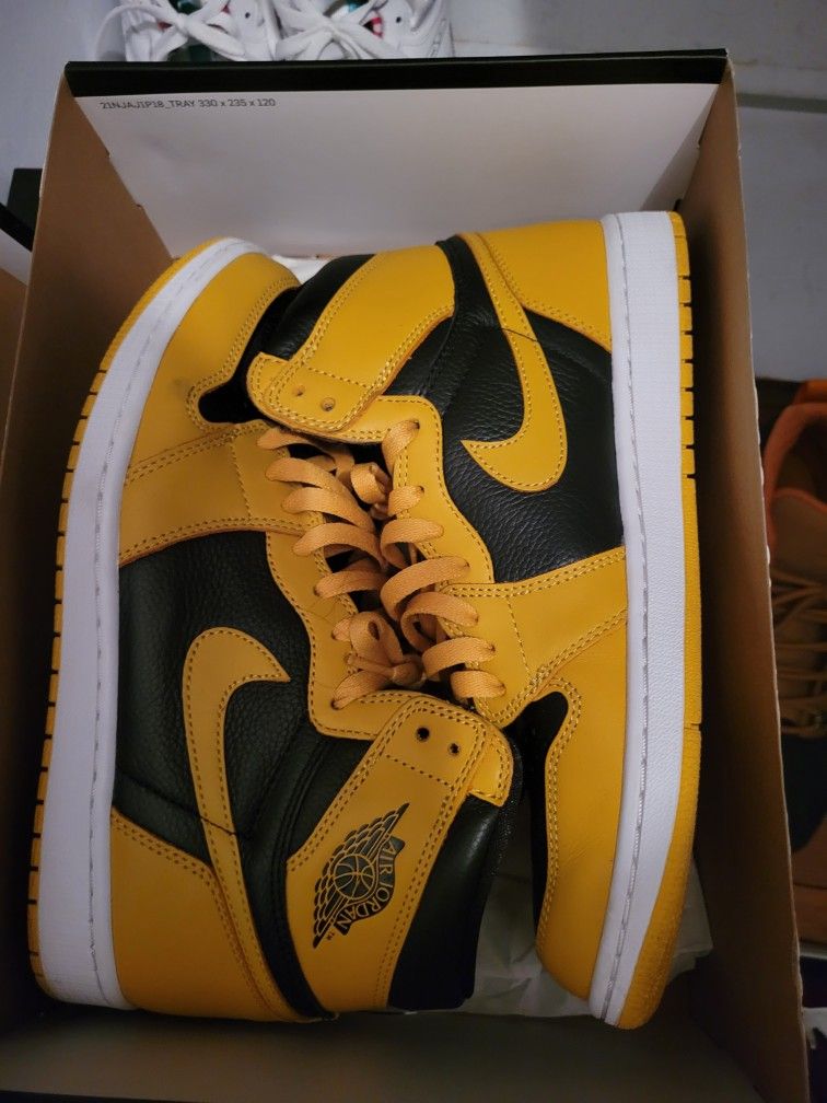 Yellow Black Jordan 1s Size 10