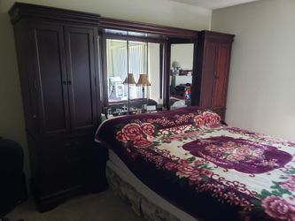 Queen Size Headboard With Lots Of Storage 