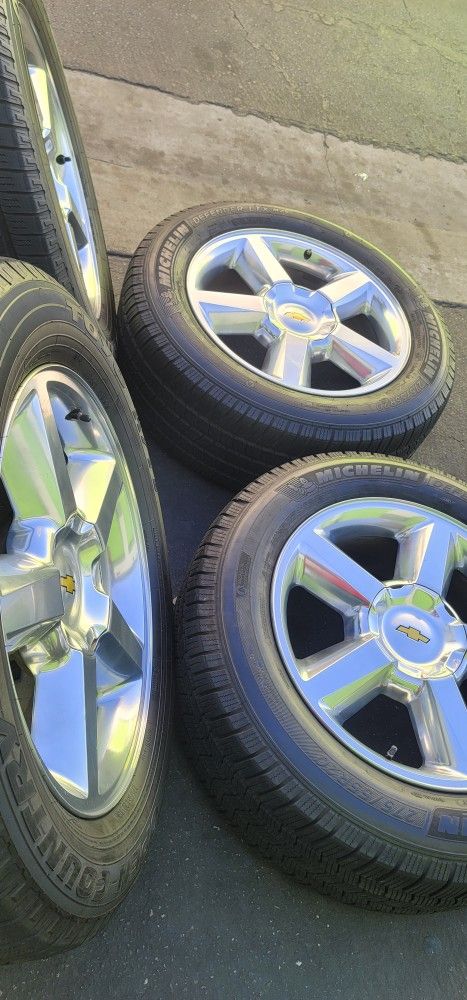 Wheel 20 6 Lugs Like New