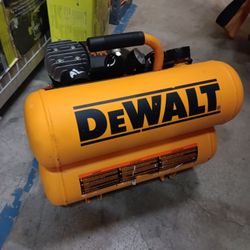 DEWALT CORDED COMPRESSOR 4.5 GALLON 