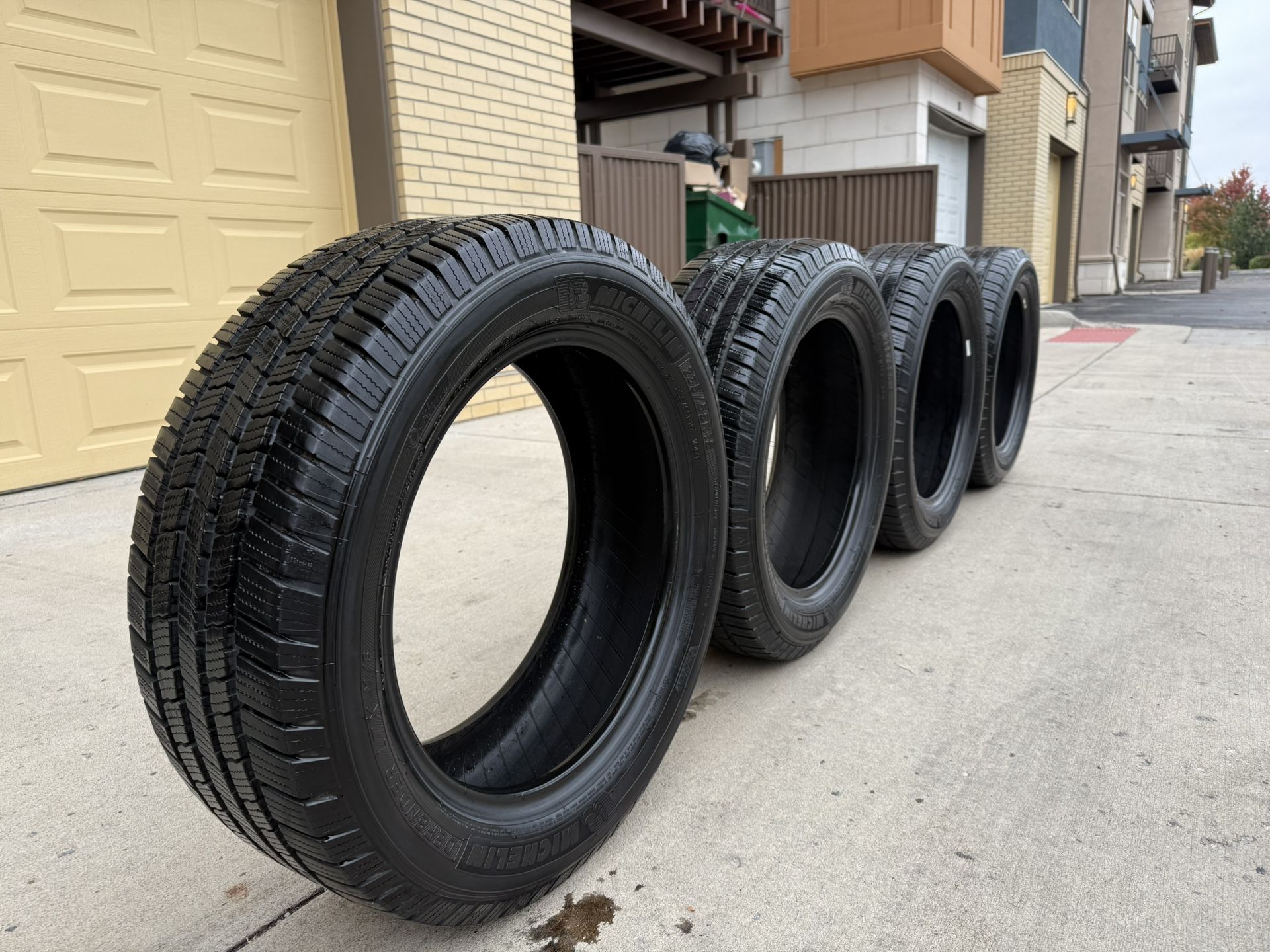 235/55 R18 Michelin Defender tires
