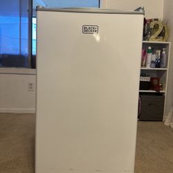 Black And Decker Mini Fridge 