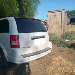 Parting out!!!!!!!!!2008 Chrysler Town & Country