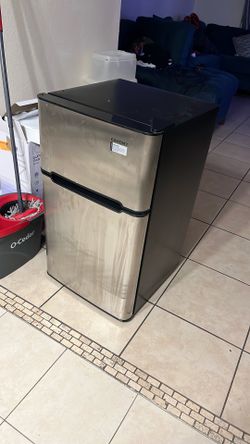3.2 cu mini fridge