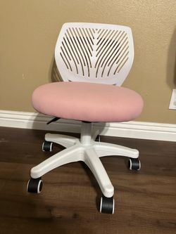 Pink vanity/desk chair