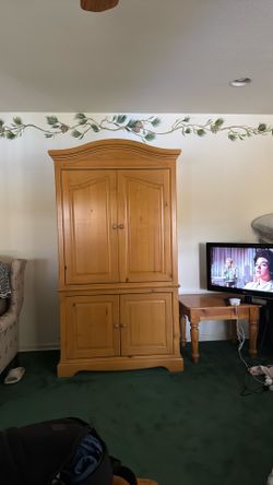 Pine Broyhill TV Cabinet Entertainment Center