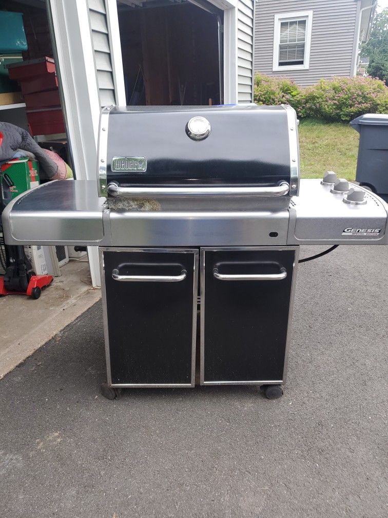 Weber Genesis Special Edition Propane Grill for Sale in Enfield, CT