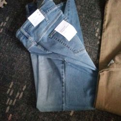 Never Worn Men's Jeans Size 40x32 One Pair Levi  One Pair Goodfellows Brand 