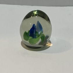 Oval Paper Weight with Blue & Green twist. Heirloom Collectibles Dynasty Gallery