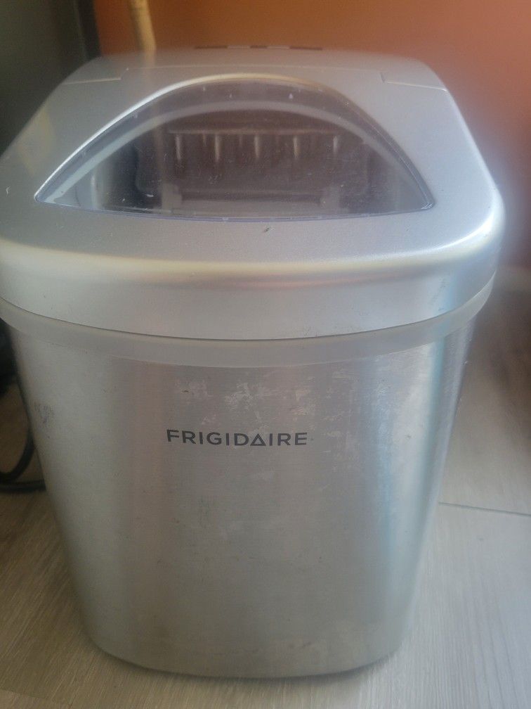 Frigidaire ice Maker