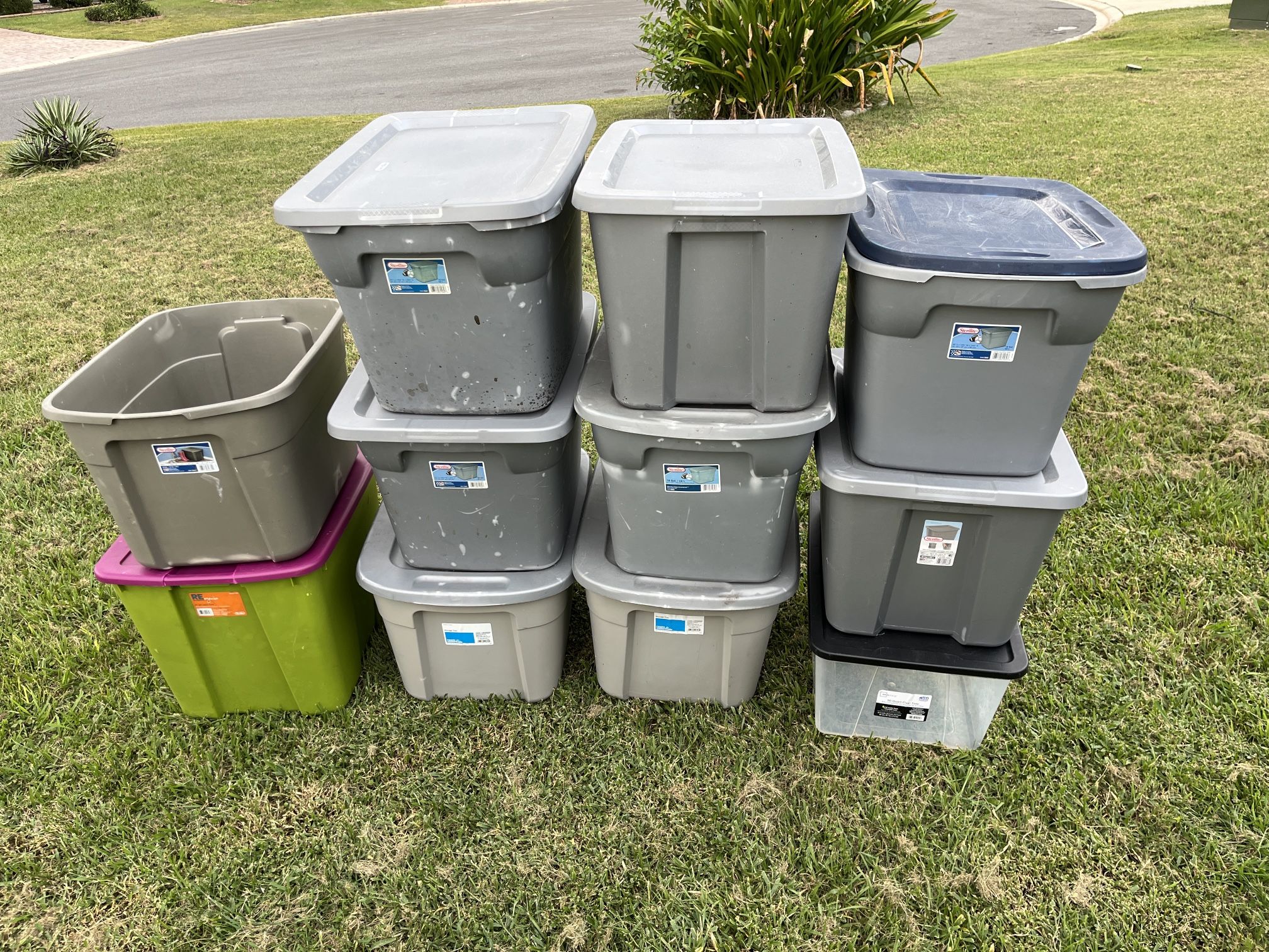 Rubbermaid Containers Storage Bins