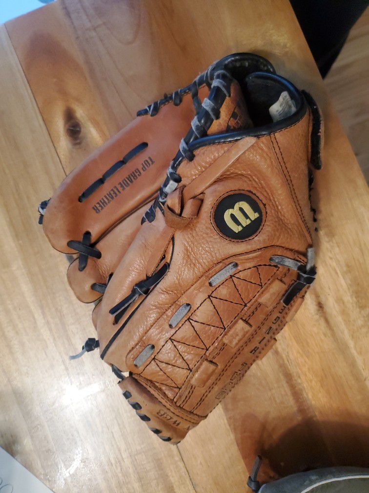 11" Baseball And Softball Gloves