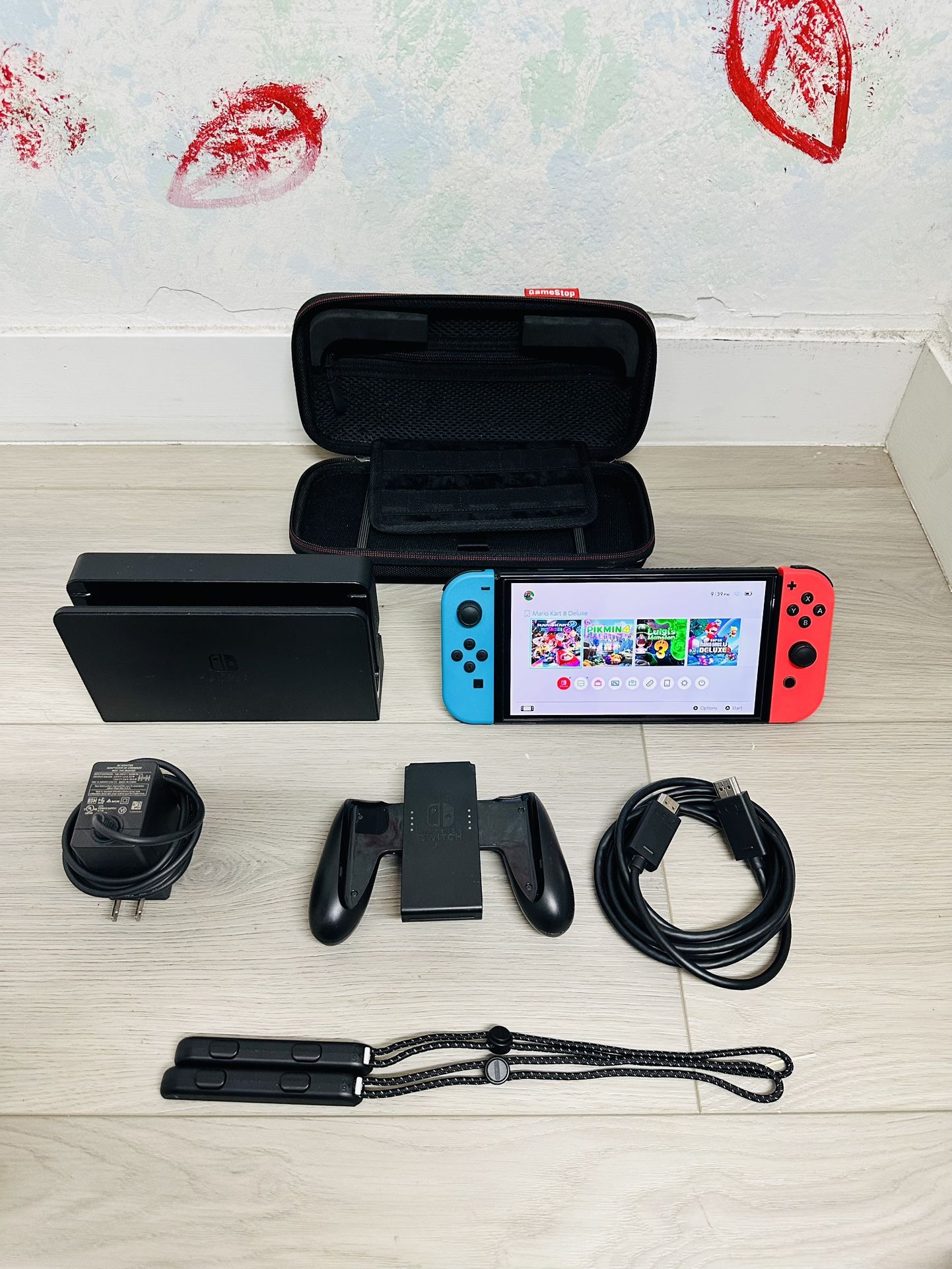 Nintendo Switch Oled 64GB ,Bonus Carry Case ( Used Very New )