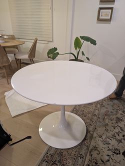 White Breakfast Table And 4 Chairs