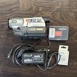 Sony Camcorder Handycam Hi8 Steady shot CCD-TRV608