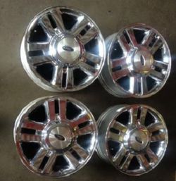 Ford F-150 chrome Rims size 18 W/center Cups