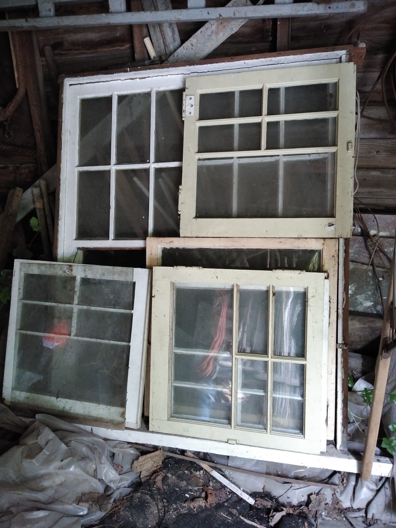 5 wooden Windows
