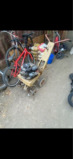 Gas-Powered Tiller Cultivator with Briggs & Stratton Engine