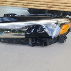 2021 - 2025 HONDA CIVIC LEFT HEADLIGHT DRIVER SIDE LED GENUINE USED OEM.  DD5