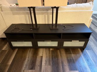 Tv stand with side tables and lamps