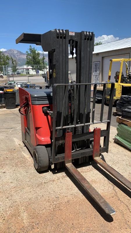 2010 Raymond Counterbalanced Docker Forklift