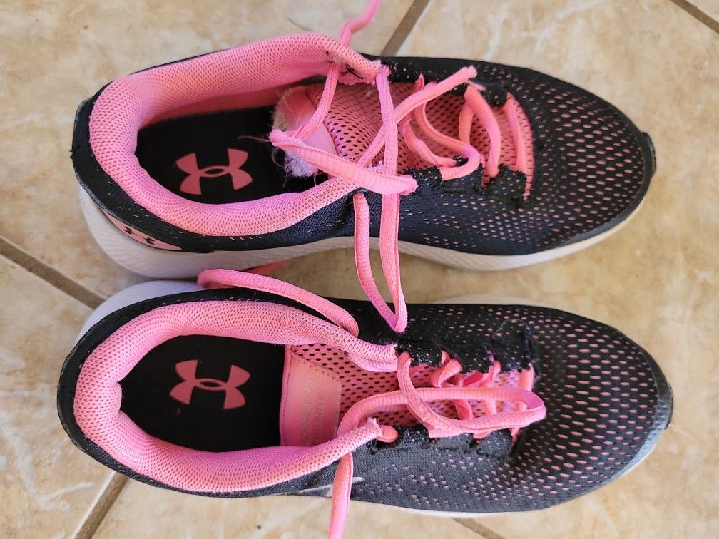 girls Shoes  Under Armour Size 6y