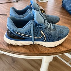 Nike react Flyknit running shoes size 11.5