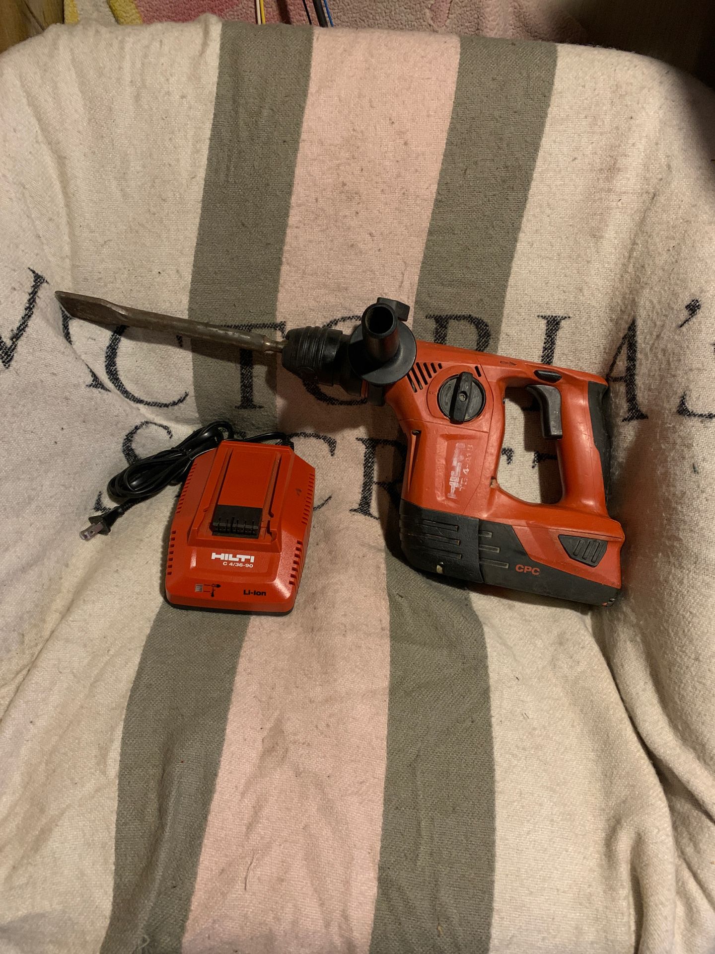 Hilti TE 4-A18 Rotohammer w/battery and charger