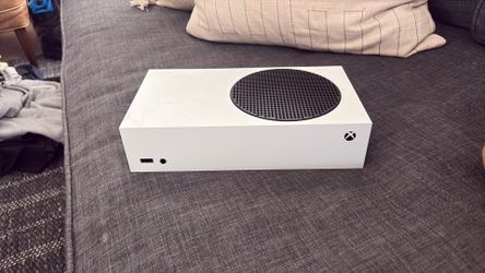 Xbox series s with roller and cords
