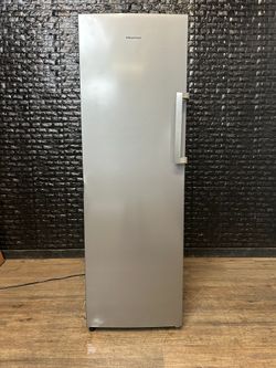 HISENSE STAND UP FREEEZER/REFRIGERATOR w/WARRANTY! R3351A
