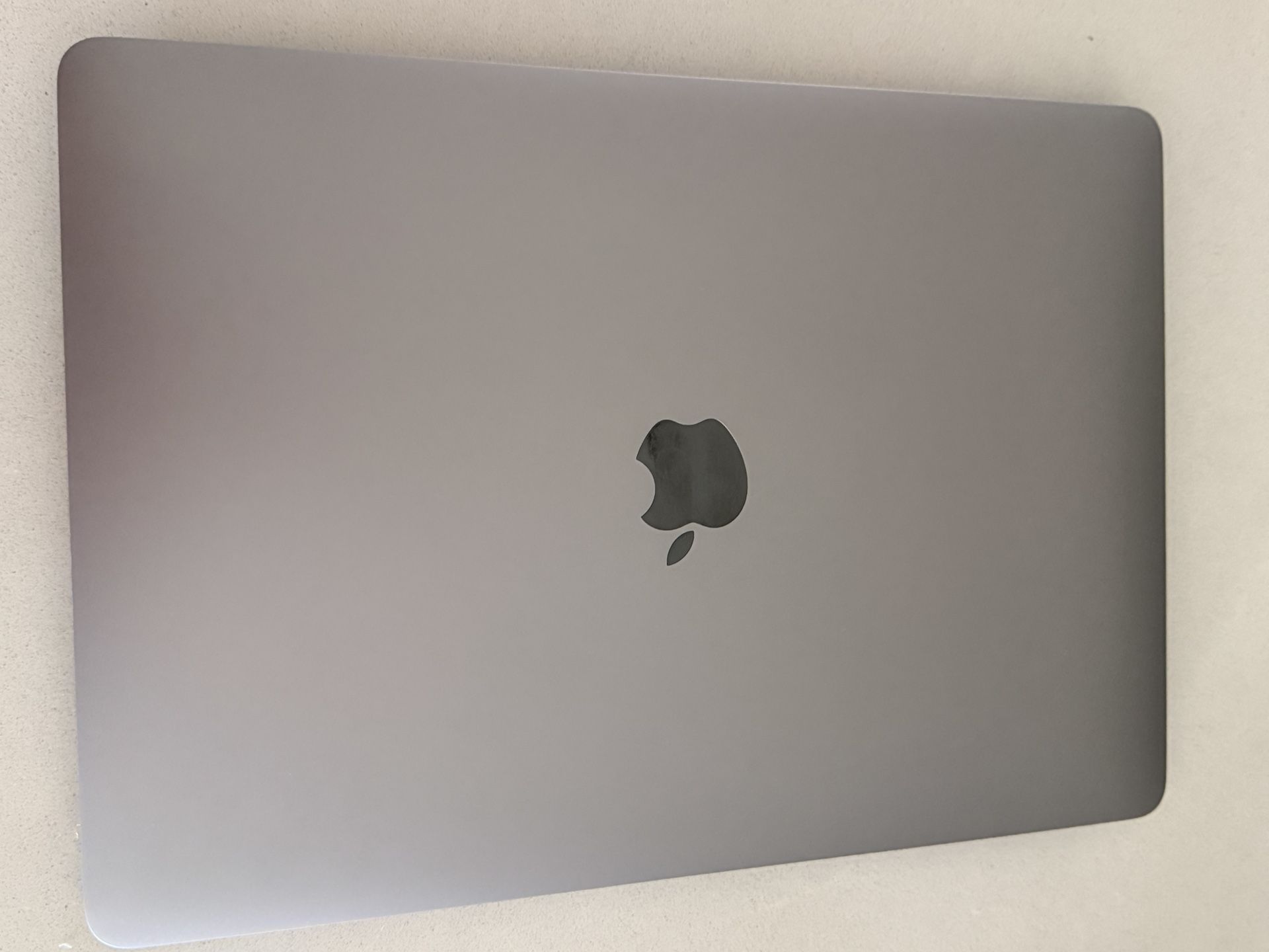 MacBook Pro 13” (2020) – Excellent Condition | Excelente Estado