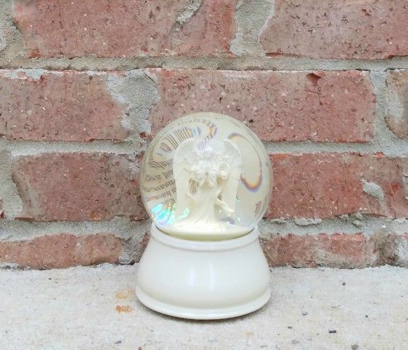 Guardian Angel Snow Globe (Amazing Grace) (2010)