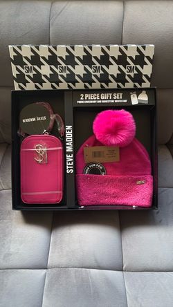 Steve Madden 2 piece gift set! Phone Crossbody & Winter Hat