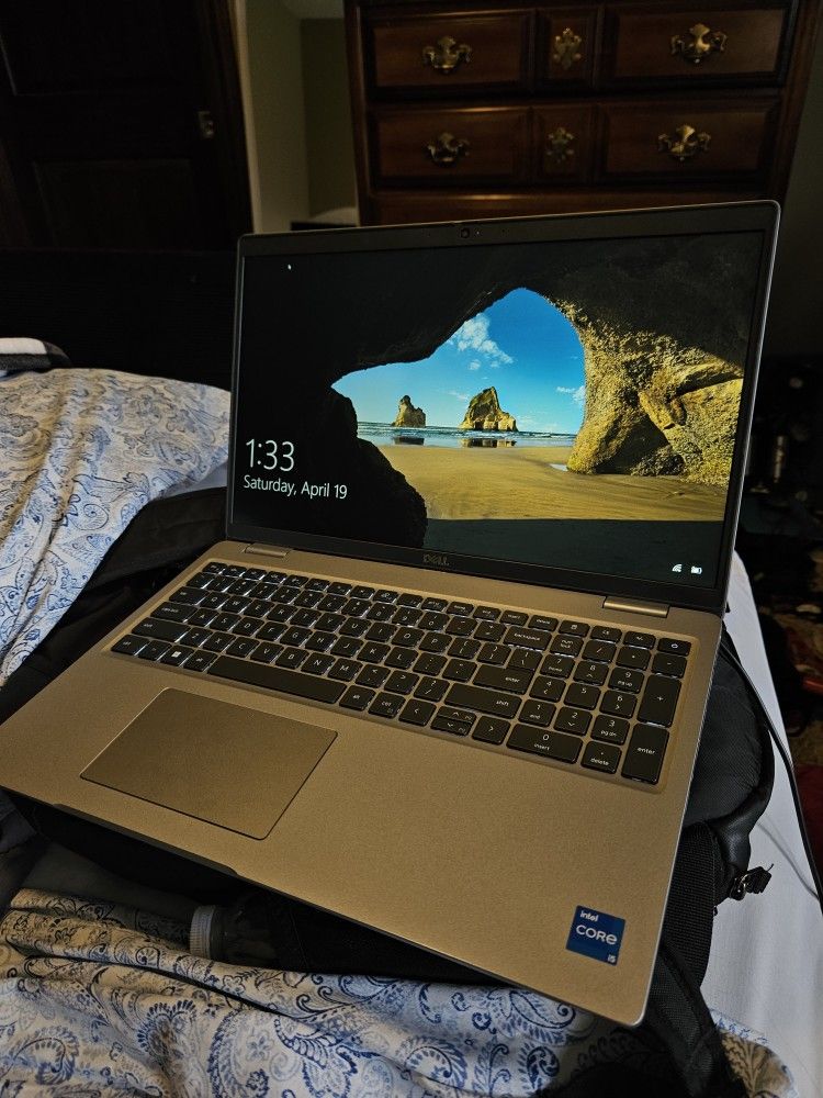 Dell Latitude 5530 (specs in description)