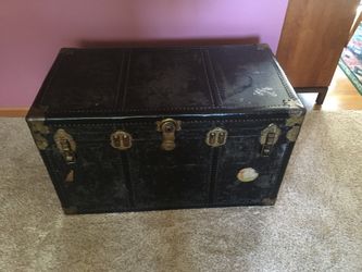 Vintage trunk large