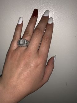 14KT white gold lady’s ring