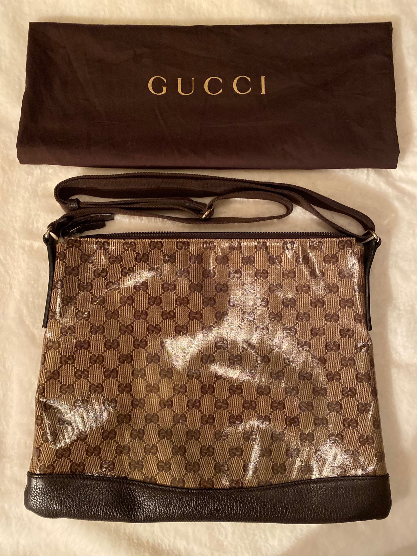 AUTHENTIC Gucci messenger bag