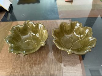 2 table top bowls