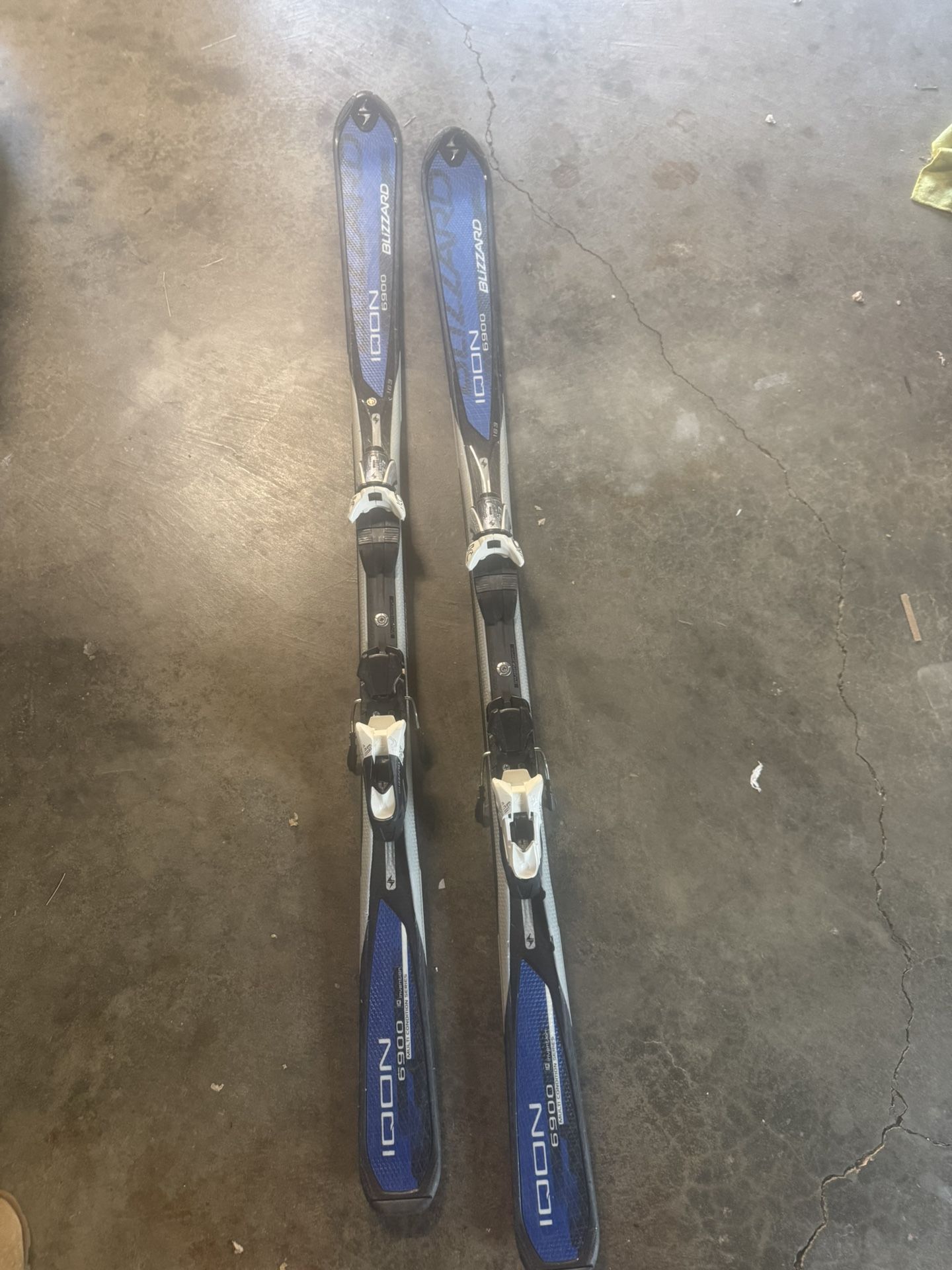 Blizzard IQON 6900 Skis