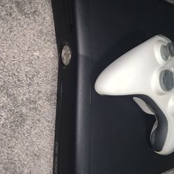 Xbox 360 console with Xbox controller