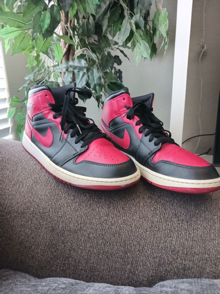 Jordan 1 Banned Mid Size 12