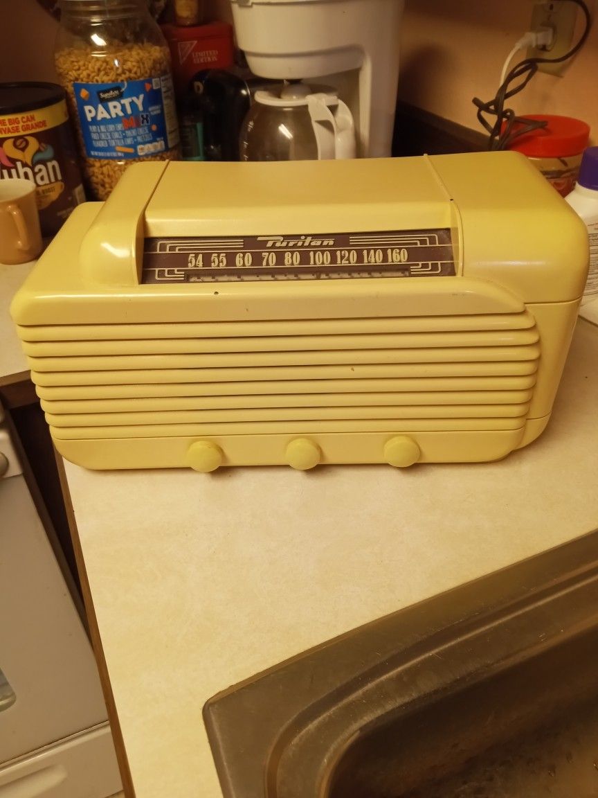 1946 Puritan Radio