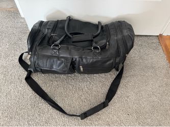 Gym bag, travel bag, all zippers work!