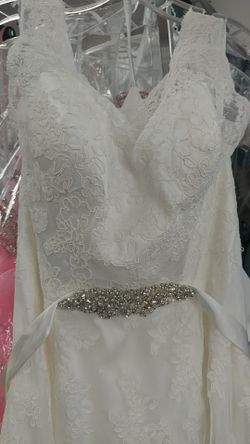 Brand new Mary's bridal gown wedding dress in Ivory size 8 beautiful French lace