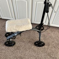 Cushioned knee scooter