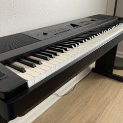 Yamaha Portable Grand DGX-660