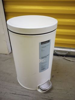Trash Can / 2 Ice Cube makers & kitchen item.