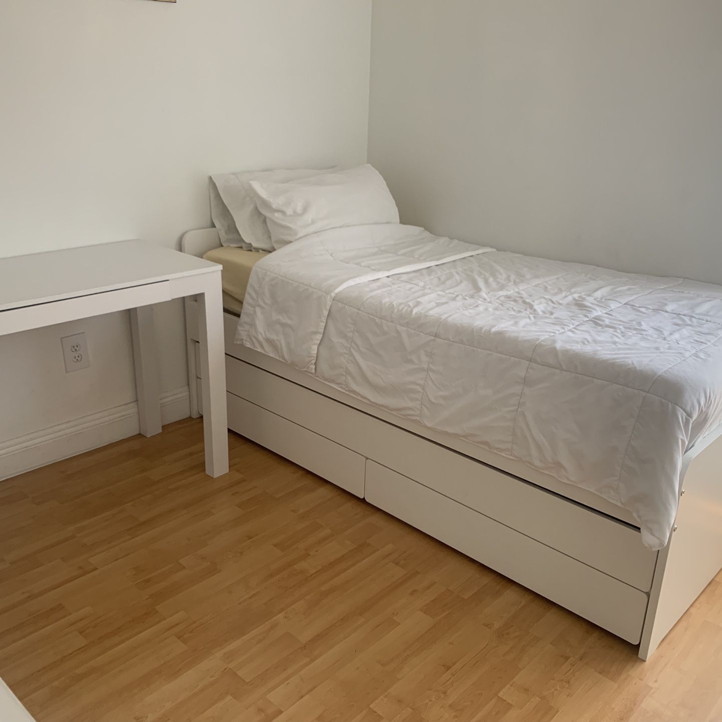 Twin Bed With Mattress & Desk & Dorm Auxiliar