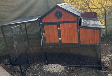chicken coop in very good condition