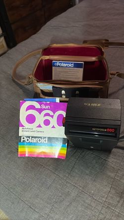 Polaroid Sun 660 Autofocus Instant Camera with Case